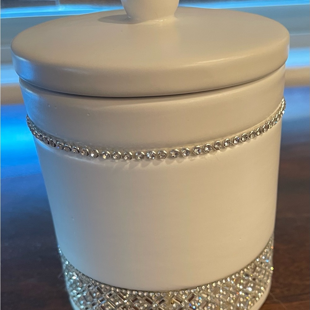 Elegant White and Silver Ceramic Bathroom Vanity Set - Picture 4 of 12